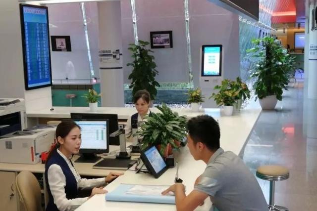 “小窗口”助力大发展——从服务窗口看深圳行政审批提速提效